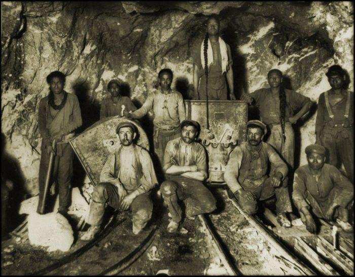 trabajadores en mina