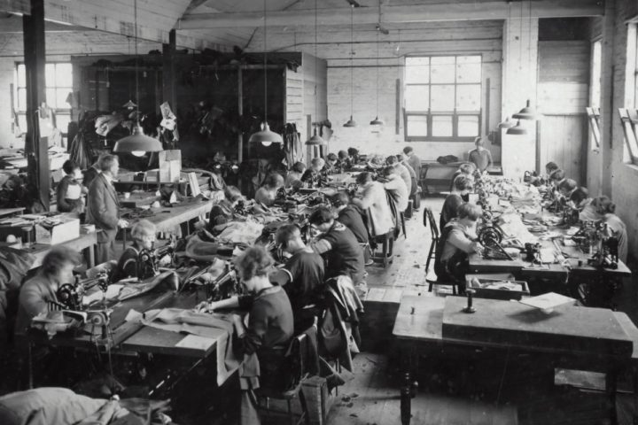 Foto de trabajadores en una fábrica