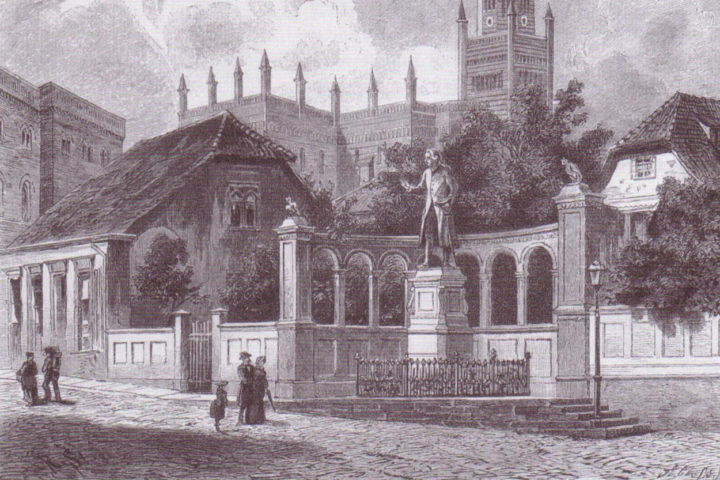 Imagen del monumento a Kant en Königsberg en su primer emplazamiento. Wikimedia Commons
