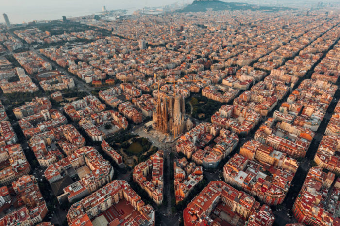 Imagen aérea de la ciudad de Barcelona. Al centro La Sagrada Familia
