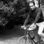 Italo Calvino en bicicleta en 1970. Wikimedia Commons