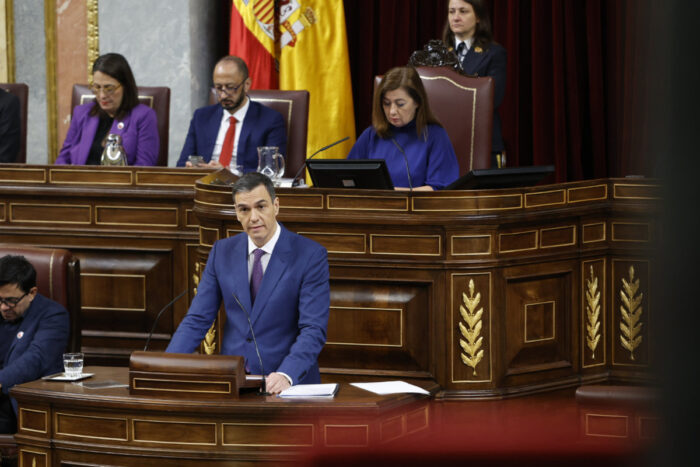 Pedro Sánchez responde a los grupos parlamentarios durante la segunda jornada de la Sesión de Investidura
