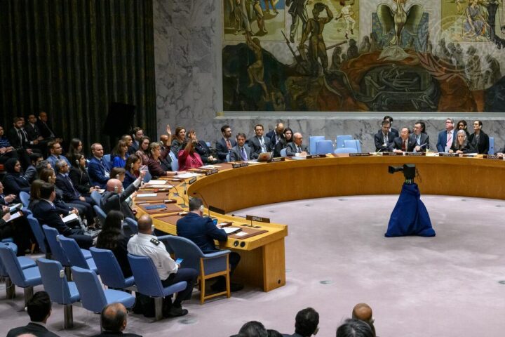 El Consejo de Seguridad adopta resolución en la que pide pausas y corredores humanitarios urgentes en toda la Franja de Gaza. UN Photo/Loey Felipe