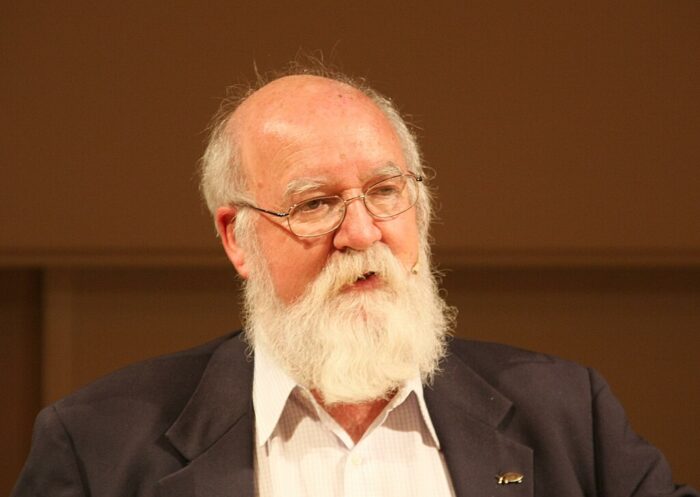 Daniel Dennett en el 17. Göttinger Literaturherbst, 19 de octubre de 2008, en Göttingen, Alemania. Fuente: Wikimedia Commons, Mathias Schindler.