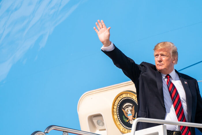 Donald J. Trump aborda el Air Force One el 16 de mayo de 2019. Foto oficial de la Casa Blanca por Shealah Craighead / Flickr