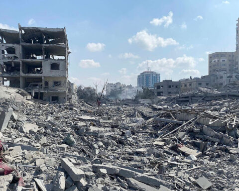 Foto: Damage in Gaza Strip during the October 2023, Fotógrafo: Naaman Omar / APAimages, Año: 2023, Créditos: Wikimedia Commons