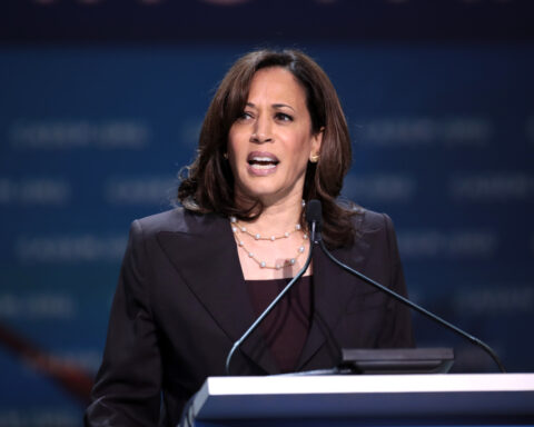 Kamala Harris hablando en la Convención del Partido Demócrata de California 2019, foto de Gage Skidmore, 1 de junio de 2019.