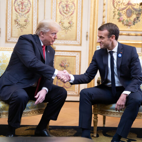 El presidente Donald J. Trump y el presidente Emmanuel Macron de Francia durante una reunión bilateral en el Palacio del Elíseo, París