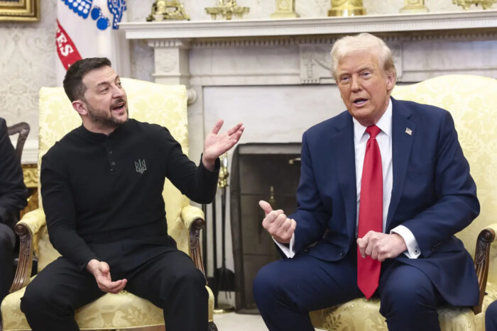 El presidente estadounidense, Donald Trump, se reúne con el presidente ucraniano, Volodymyr Zelensky, en el Despacho Oval de la Casa Blanca, en Washington. (Fotografía de EPA Images)